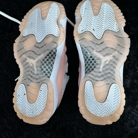 Jordan 11 Retro Low Shoes White/Legend Pink - Picture 5 of 8